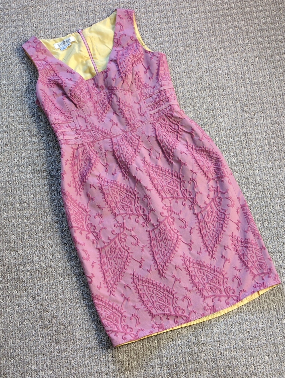 GORGEOUS Kay Unger Pink Velvet Detail Knee Length Dress w/Yellow Lining, Size 4